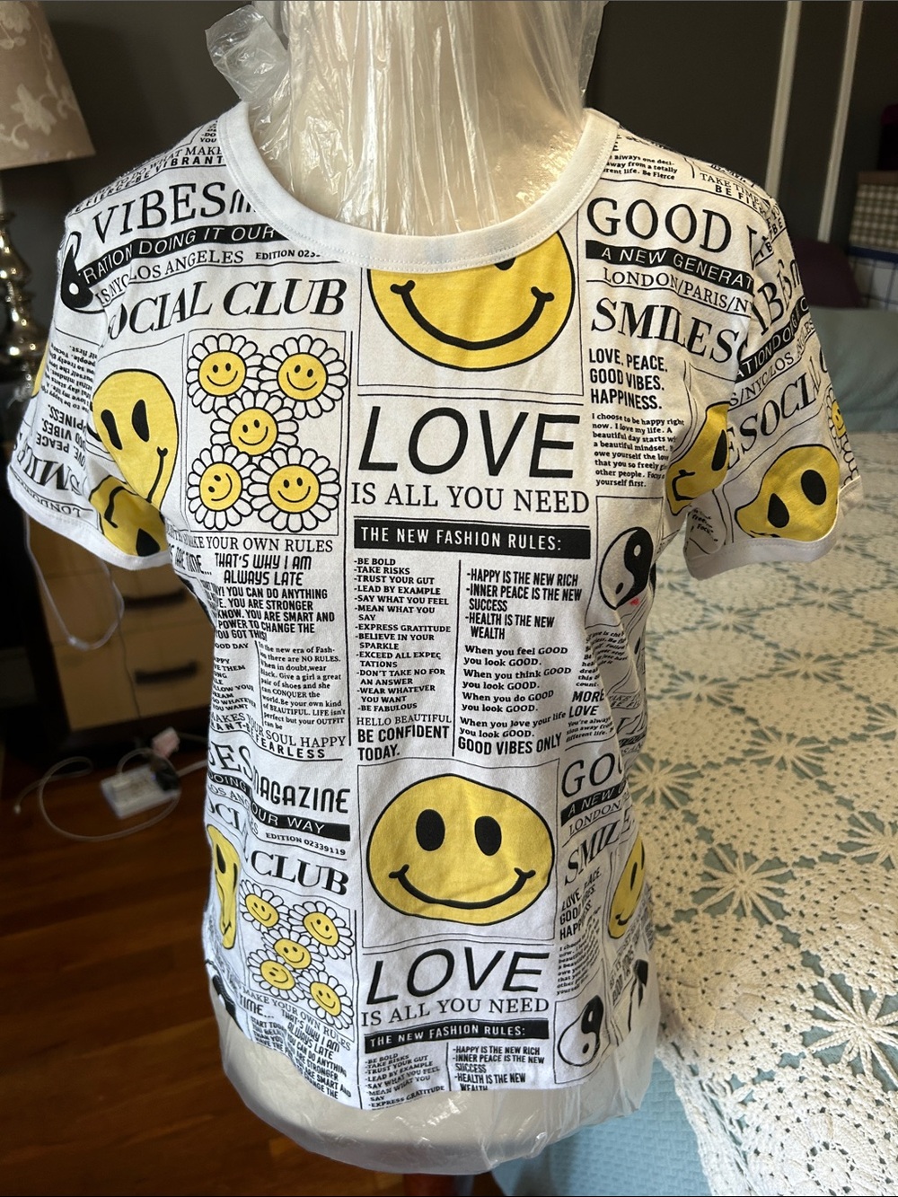 Good vibes woman White & Yellow Smiley Graphic Tee - Love Print size small nwt